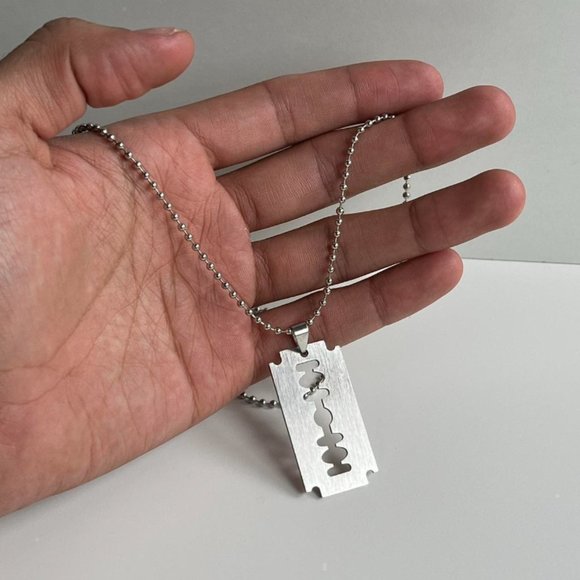 Y2K 2000s silver razor blade pendant chain necklace - Picture 2 of 8
